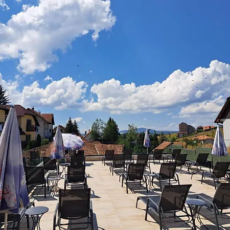 Zlatiborski Konaci K17 I K19 アパート ズラティボール