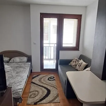 Zlatiborski Konaci K17 I K19 アパート *